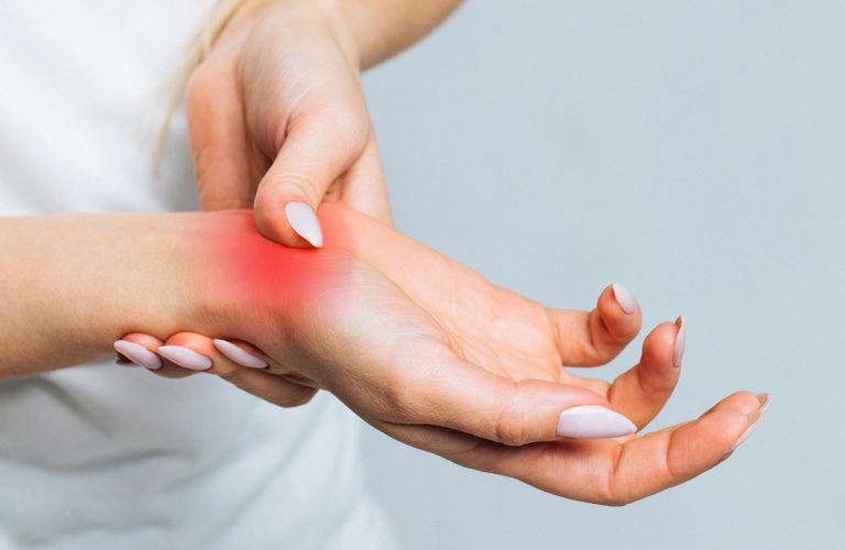 Supplements and herbs that can naturally relieve pain caused by arthritis